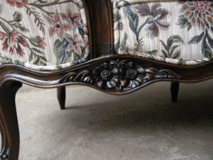 18-k-Carved-Daybed-detail