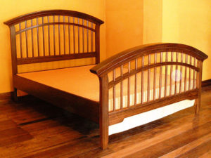 Kingsize Spindle Bed