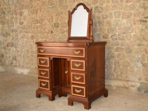 George 1 Kneehole Dressing Table George 1 Kneehole Dressing Table